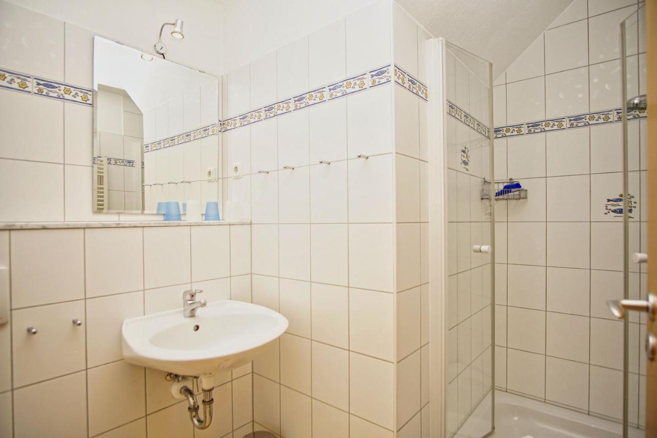 Nah Am Meer, Ruhige Lage, Gratis Nutzung Vom Ahoi Erlebnisbad Und Sauna In Sellin - Haus Inselblick Fewo 02 ゲーレン エクステリア 写真
