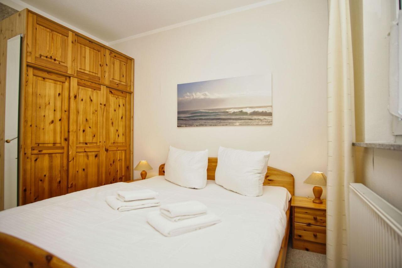 Nah Am Meer, Ruhige Lage, Gratis Nutzung Vom Ahoi Erlebnisbad Und Sauna In Sellin - Haus Inselblick Fewo 02 ゲーレン エクステリア 写真
